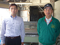 熊本県八代市川田町　岩本さん 織機の前で生産者と畳職人